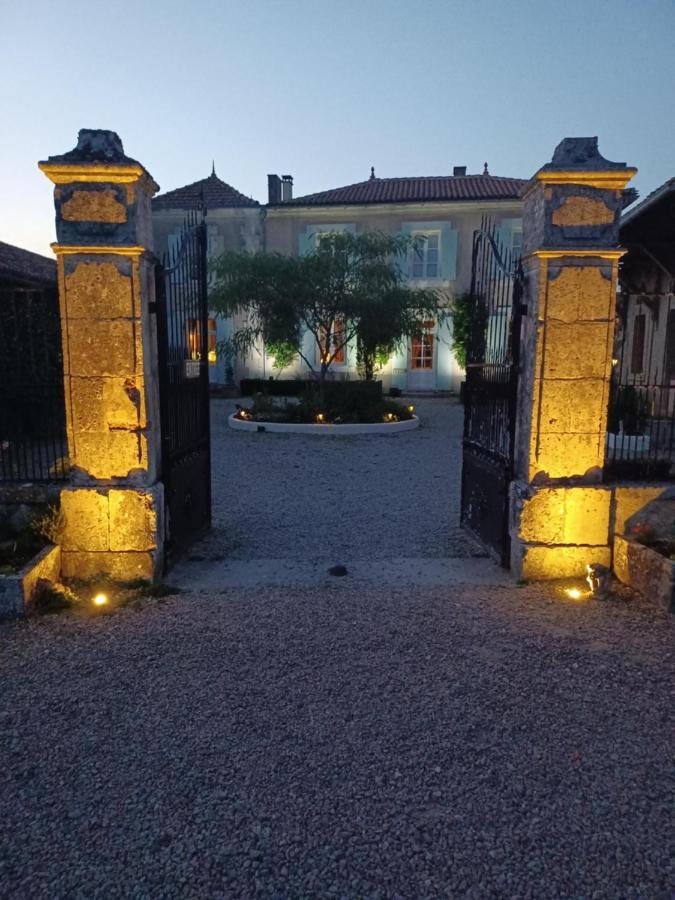 La Grange Terrou Pensionat Saint-Germain-de-Confolens Eksteriør billede