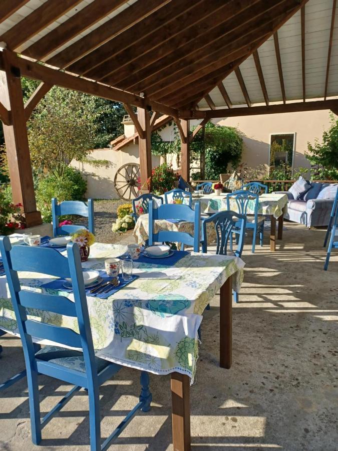 La Grange Terrou Pensionat Saint-Germain-de-Confolens Eksteriør billede