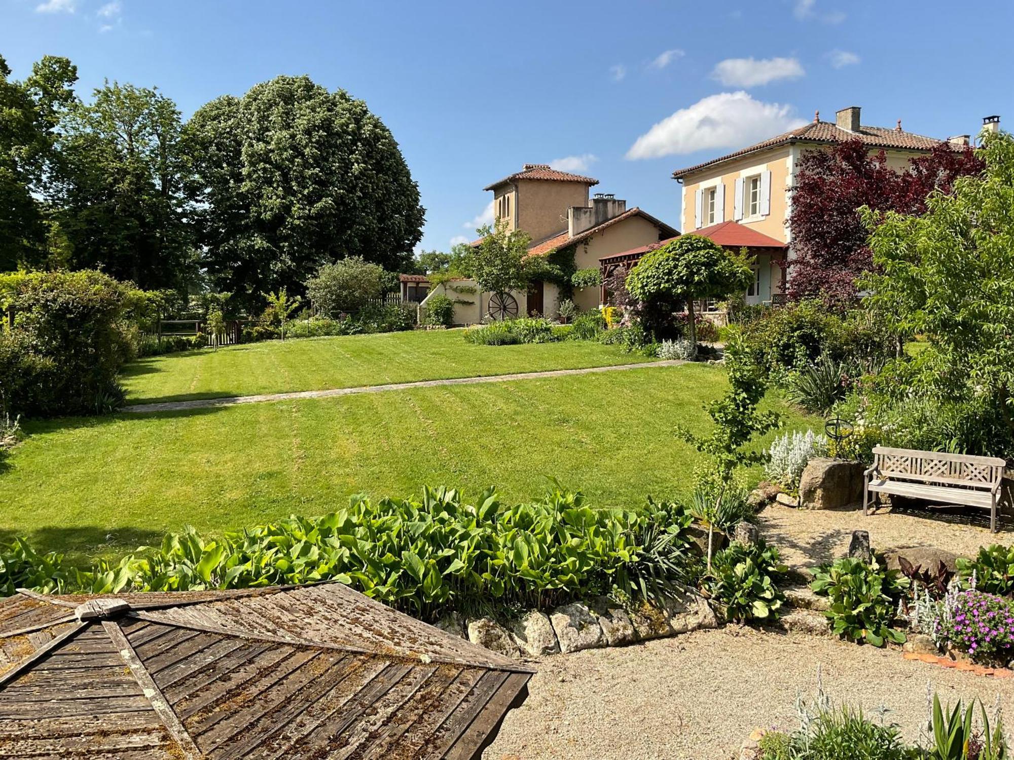 La Grange Terrou Pensionat Saint-Germain-de-Confolens Eksteriør billede